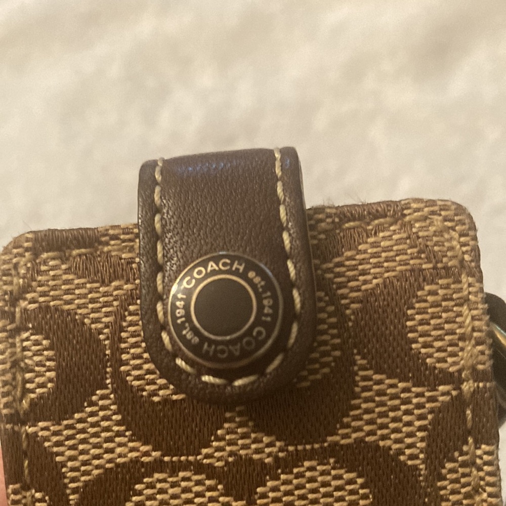 Coach I pod case with iPod     Firm price - Picture 14 of 14